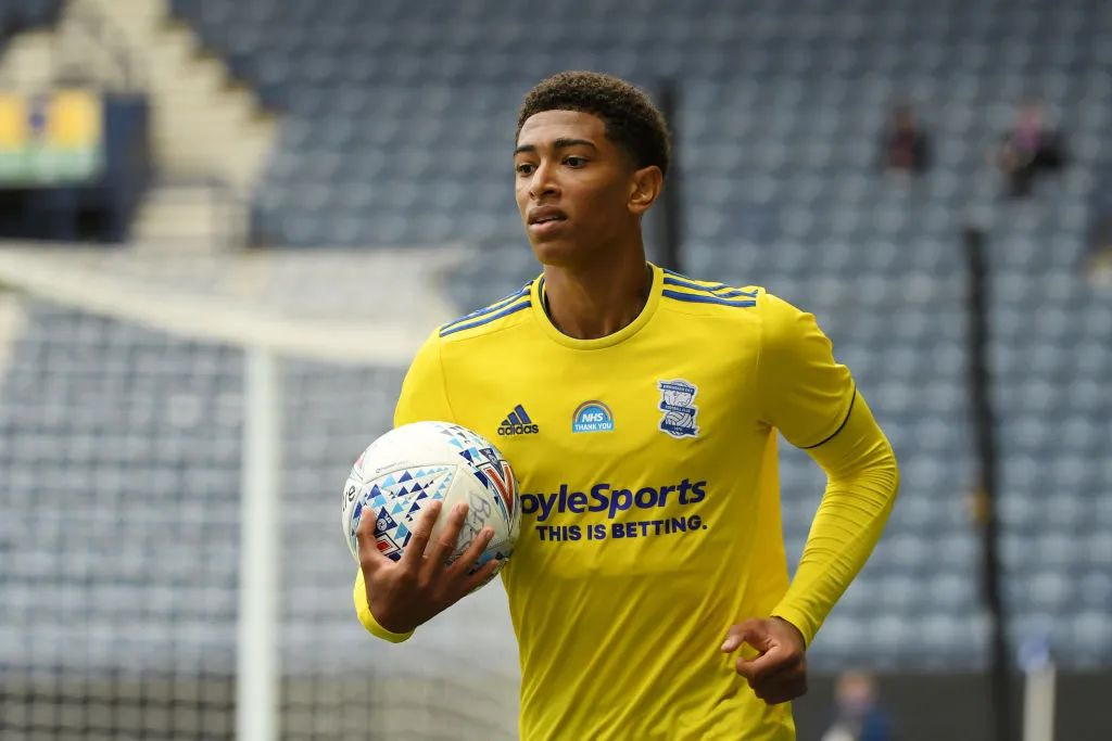 欧冠淘汰赛打响!数据：皇马难逃德比战平局魔咒（欧冠淘汰赛开战！数据显示皇马难逃德比平局魔咒）