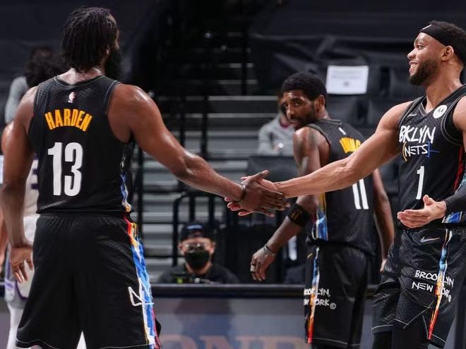 邮报整理C罗豪车收藏：有多辆布加迪，最贵的车价值850万英镑（邮报盘点C罗豪车收藏：多台布加迪在列，最贵座驾高达850万英镑）