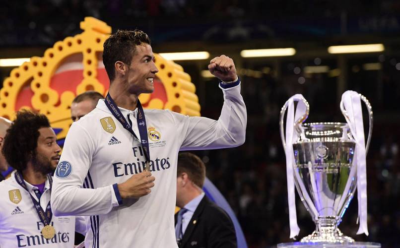 彻底打嗨了！杰曼迎着防守再中三分打停辽宁 疯狂抖肩庆祝（状态爆棚！杰曼顶着防守再飙三分打停辽宁，狂摇肩庆祝）