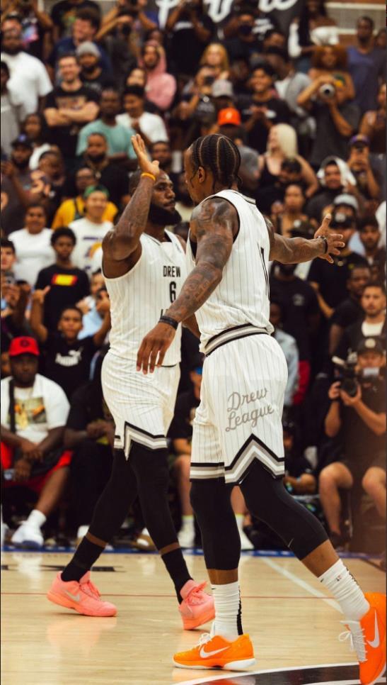 TA分析3-5-2阵型：从翼卫驱动到双锋美学，弱队逆袭制胜之道（深度解构3-5-2：翼卫引擎与双锋美学，弱旅逆袭的制胜密码）