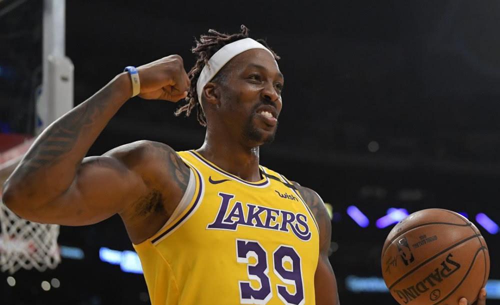 球迷：今天这队真的帅疯了（球迷沸腾：这队今天帅翻天）