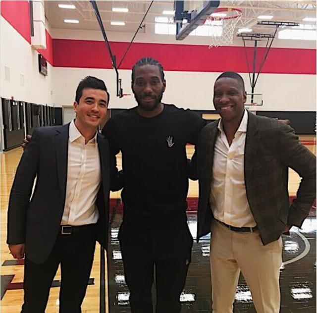 共和报：德佬对孔蒂的执教表现极为满意，想与其续约至2029年（共和报：德劳伦蒂斯高度认可孔蒂执教，计划将合同续至2029年）