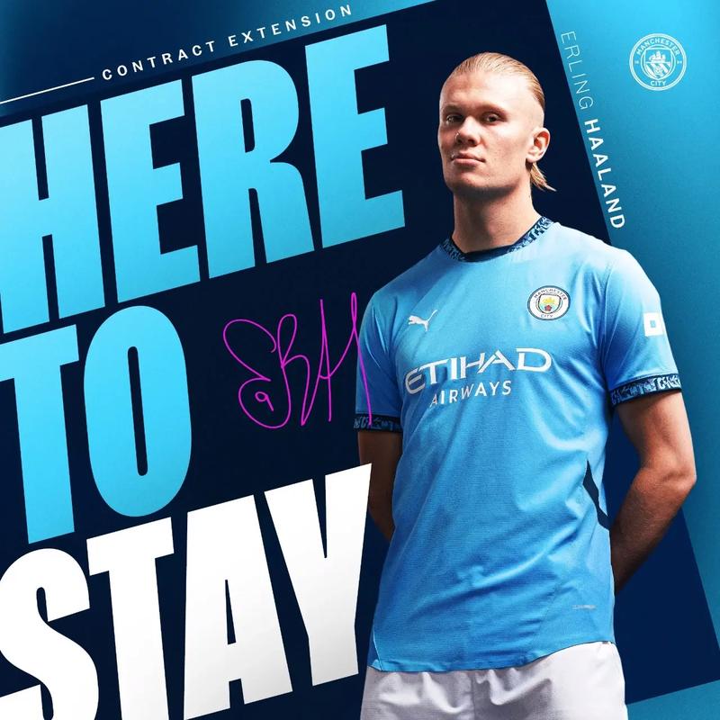 意大利队2026年球衣：蓝色底色外加树叶条纹，配以金色配饰（意大利队2026战袍：蓝色基调融入叶片纹理，辅以金色点缀）