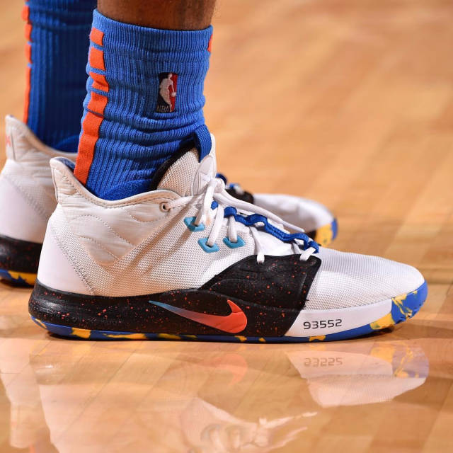 2026年世界杯抽签出炉，葡萄牙、阿根廷等强队分组形势良好，欧洲球队竞争激烈，中国国足仍难晋级。（2026世界杯分组揭晓：葡萄牙阿根廷签运佳，欧洲竞争激烈，国足出线仍艰难）