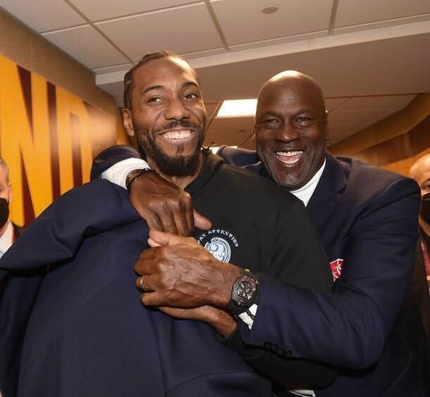 德罗赞23分扛起进攻大旗＆威少状态一般，国王落后17分（德罗赞23分领衔进攻，威少表现平平，国王落后17分）