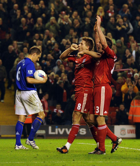 成都蓉城祝贺铜梁龙冲超：期待我们明年中超赛场见（成都蓉城恭贺铜梁龙成功冲超，期待明年中超赛场相见）