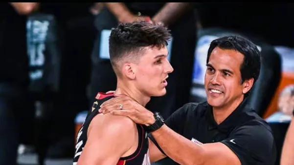 英超战报：梅里诺传射，萨卡建功，阿森纳2-0布伦特福德（英超：梅里诺传射+萨卡破门，阿森纳2-0力克布伦特福德）